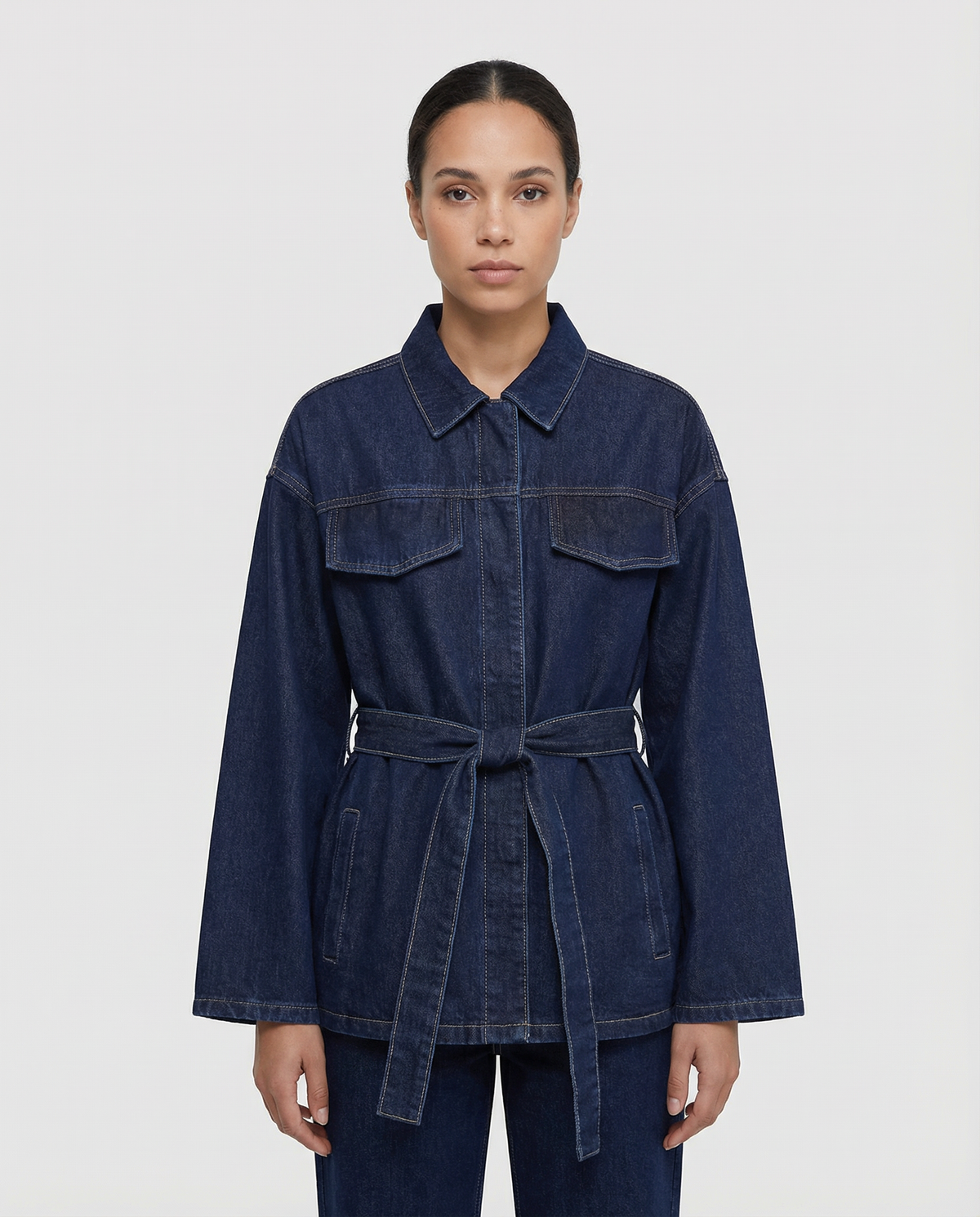 Women’s Belted Denim Utility Jacket with Structured Collar and Relaxed Fit